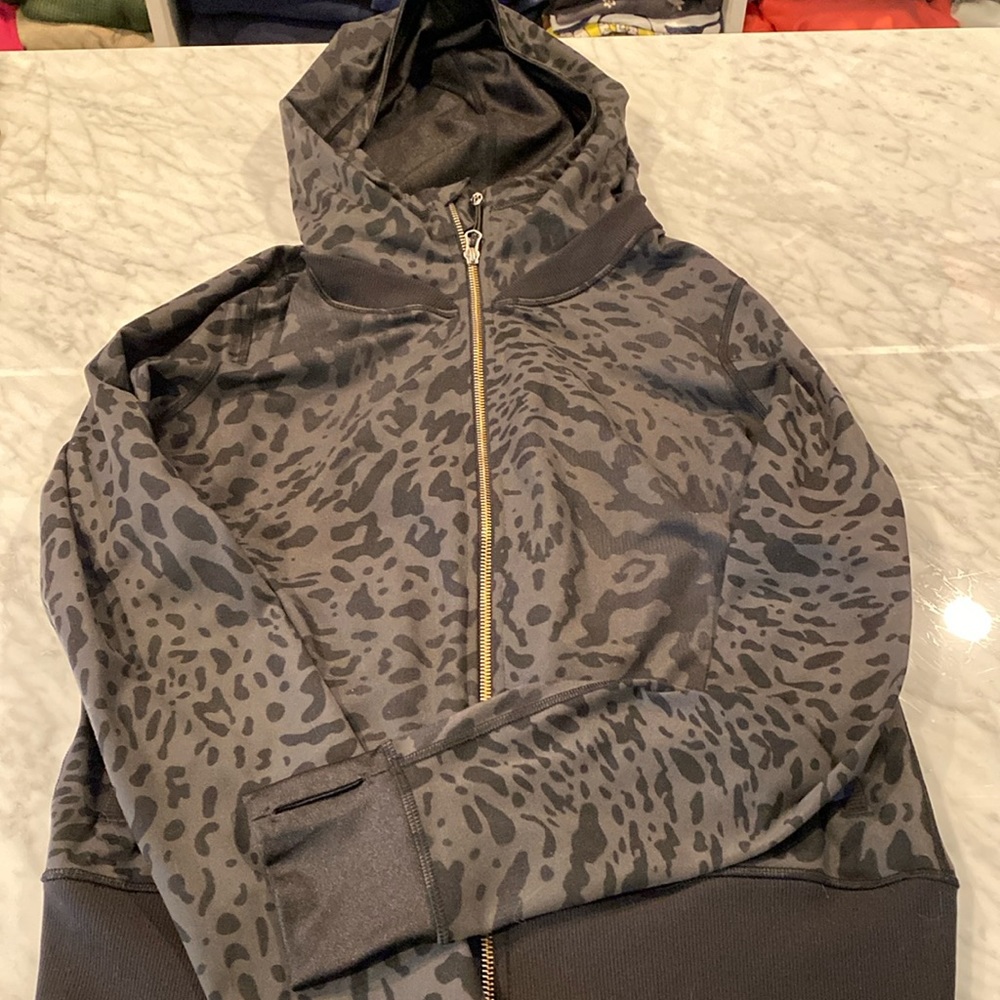 Lululemon Leopard Namaskar back pleat zip hoodie